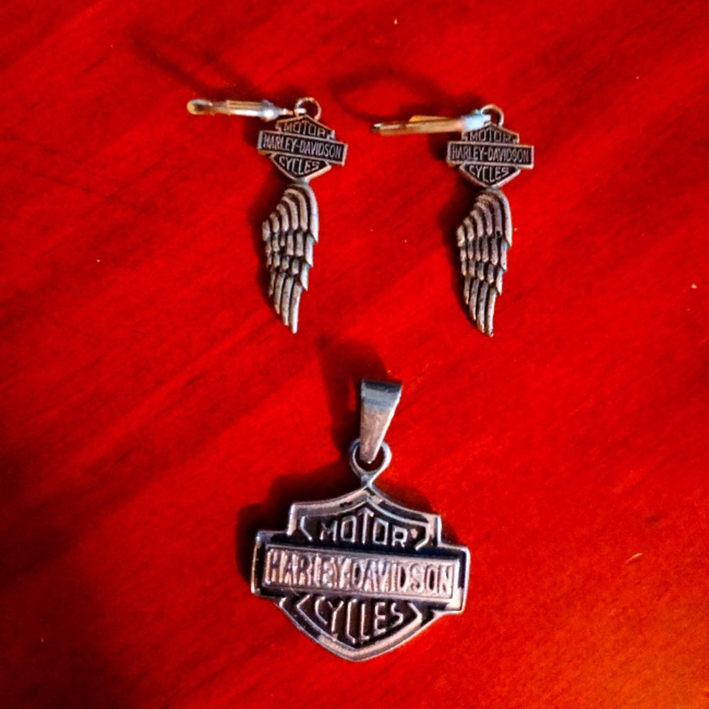 Harley Davidson chain pendant & earrings